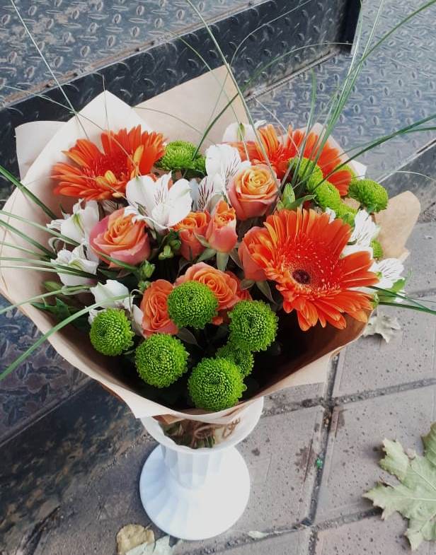 Букет цветов из: Герберы, Хризантемы, Альстромерии и Розы в Кизляре Республики Северная Осетия-Алания