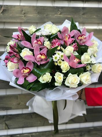 Букет цветов из: Розы и Хризантемы в Кизляре Республики Северная Осетия-Алания