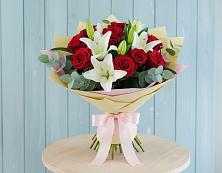 Букет цветов из:  Лилии и Розы в Кизляре Республики Северная Осетия-Алания