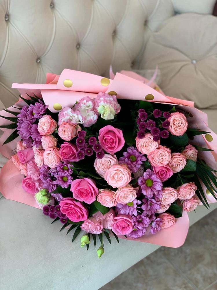 Букет цветов из: Хризантемы, Розы и Лизиантусы в Кизляре Республики Северная Осетия-Алания