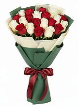 Букет Микс из красных и белых роз в Кизляре Республики Северная Осетия-Алания