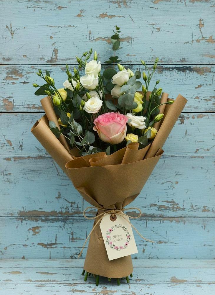 Букет цветов из: Розы и Лизиантусы в Кизляре Республики Северная Осетия-Алания