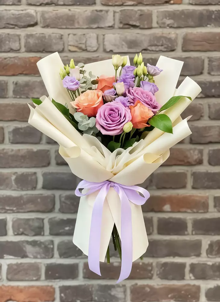 Букет цветов из: Лизиантусы и Розы в Кизляре Республики Северная Осетия-Алания