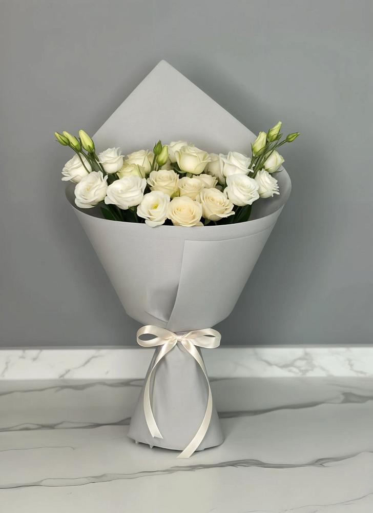 Букет цветов из: Розы и Лизиантусы в Кизляре Республики Северная Осетия-Алания