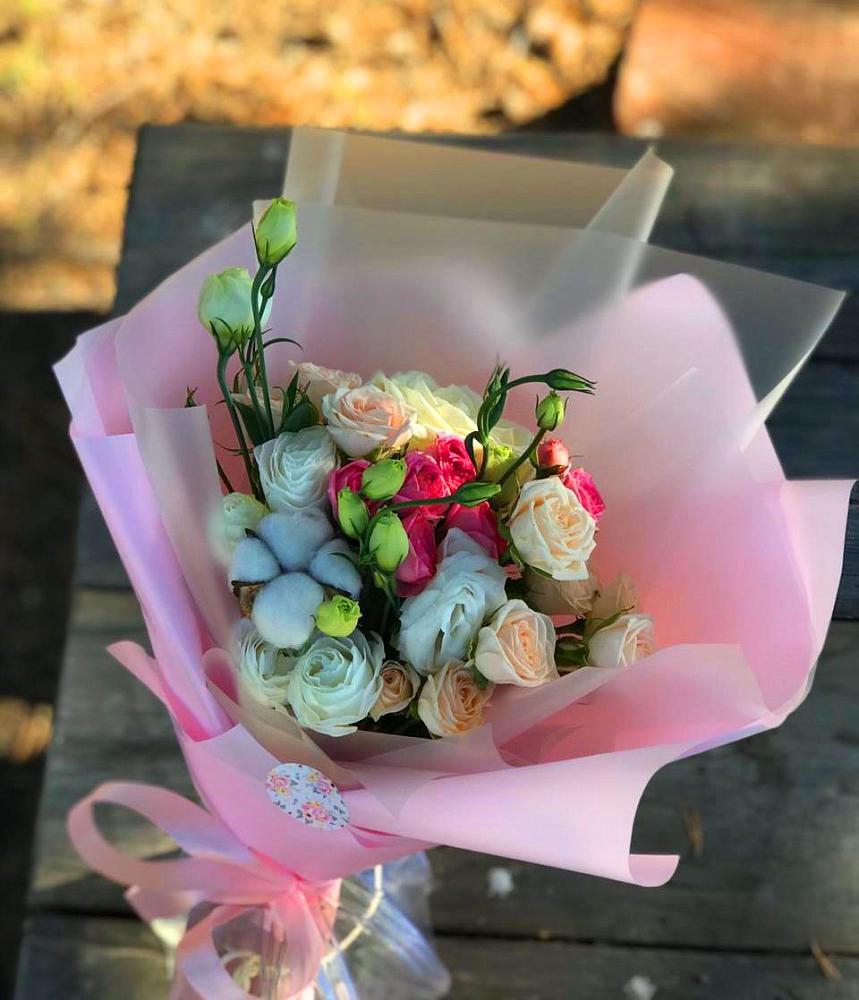 Букет цветов из: Розы и Лизиантусы в Кизляре Республики Северная Осетия-Алания