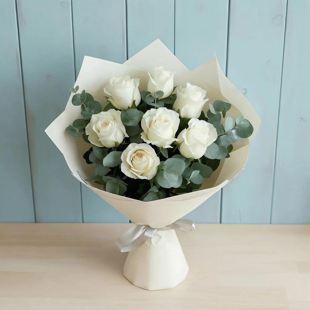 Букет Белые розы в Эвкалипте в Кизляре Республики Северная Осетия-Алания