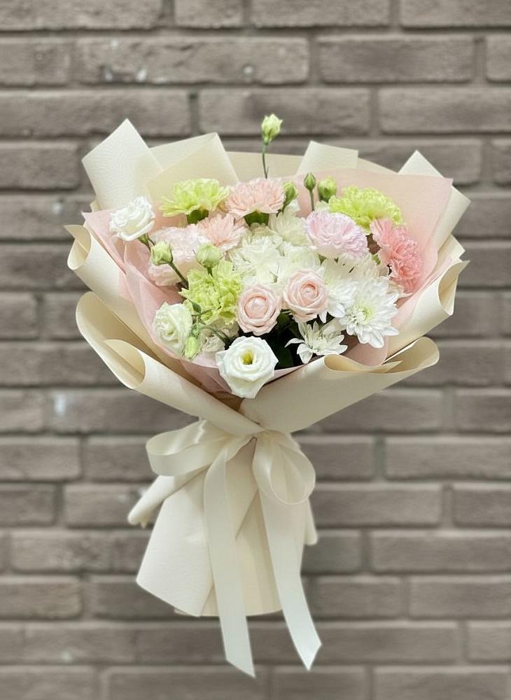 Букет цветов из: Гвоздики, Розы, Лизиантусы и Хризантемы в Кизляре Республики Северная Осетия-Алания