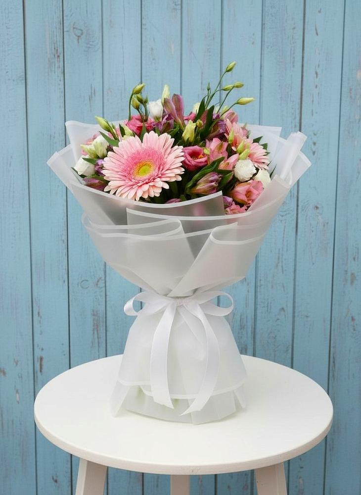 Букет цветов из: Герберы, Альстромерии и Лизиантусы в Кизляре Республики Северная Осетия-Алания