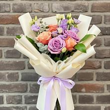 Букет цветов из:  Лизиантусы и Розы #REPLACE_PRED# Кизляре Республики Северная Осетия-Алания