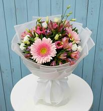 Букет цветов из:  Герберы, Альстромерии и Лизиантусы в Кизляре Республики Северная Осетия-Алания