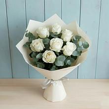 Букет Белые розы в Эвкалипте в Кизляре Республики Северная Осетия-Алания