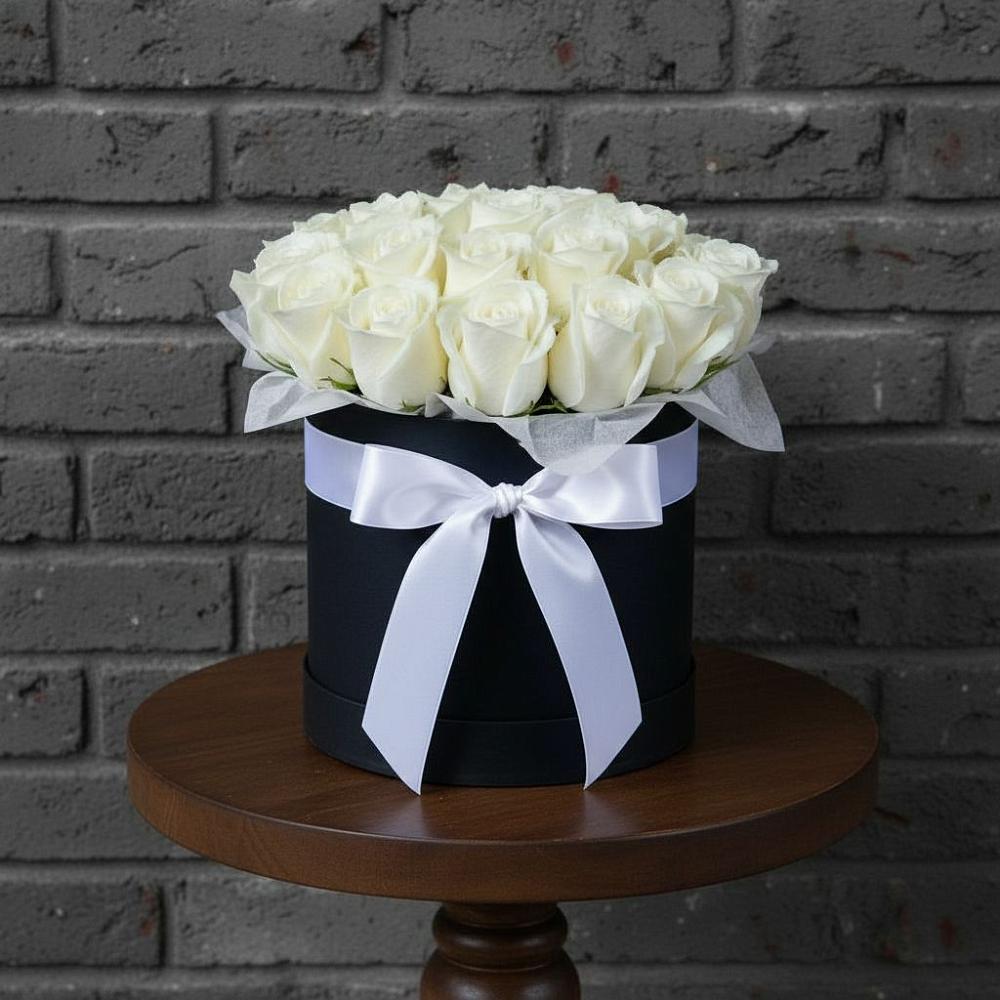 Цветочная композиция из Розы в шляпной коробке в Кизляре Республики Северная Осетия-Алания