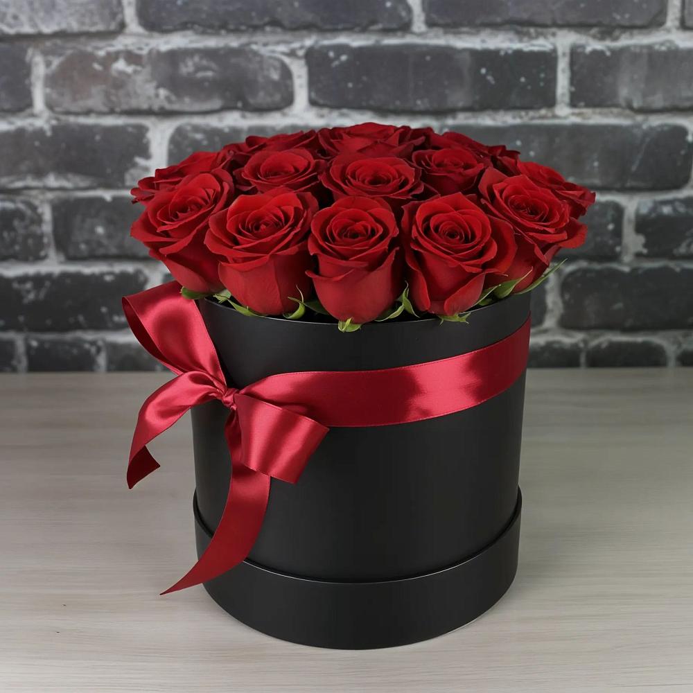 Цветочная композиция из Розы в шляпной коробке в Кизляре Республики Северная Осетия-Алания