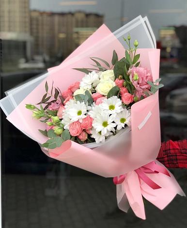 Букет цветов из: Розы, Лизиантусы и Хризантемы в Кизляре Республики Северная Осетия-Алания