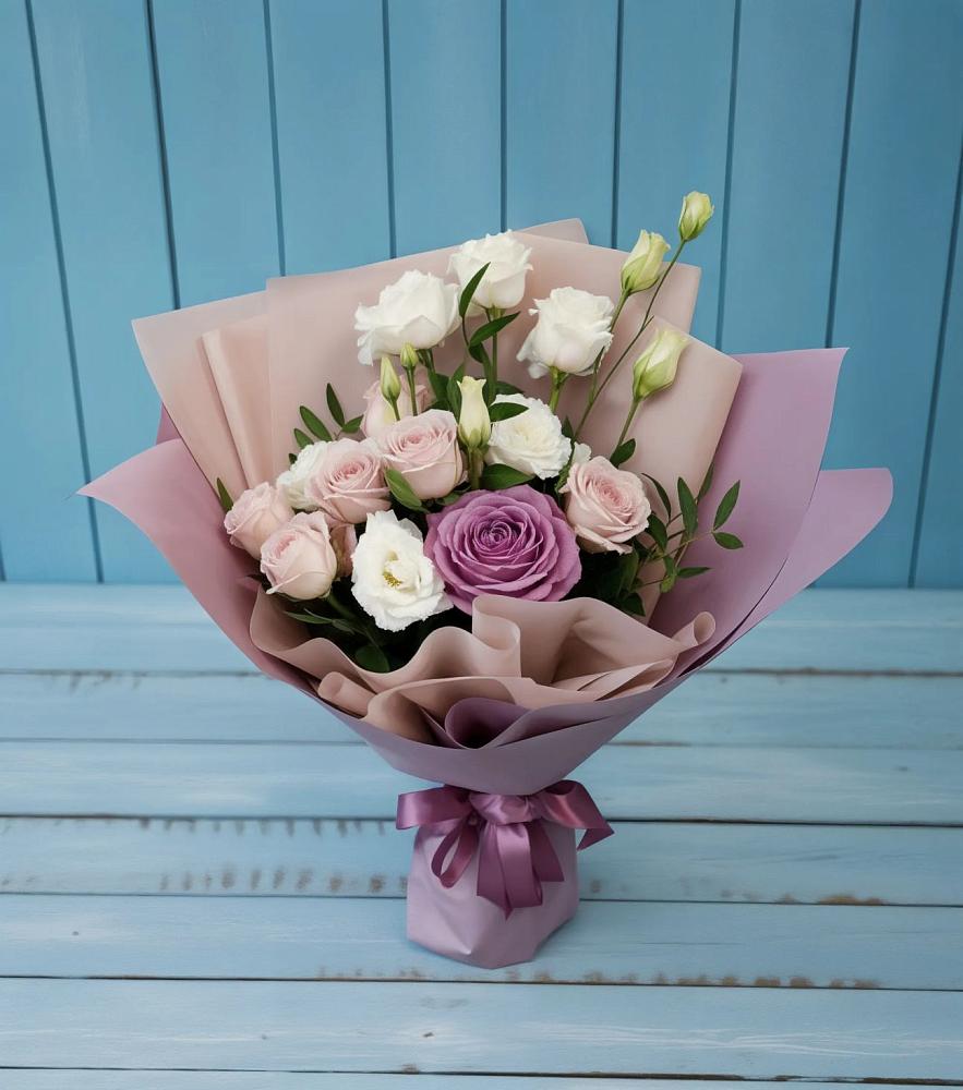 Букет цветов из: Розы и Лизиантусы в Кизляре Республики Северная Осетия-Алания